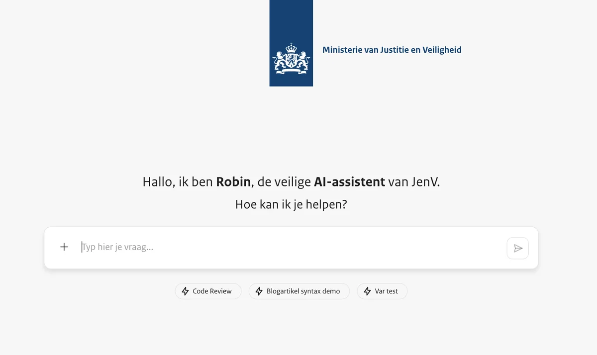 Robin’s start screen: “Hallo, ik ben Robin, de veilige AI-assistent van JenV. Hoe kan ik je helpen?” above a question field